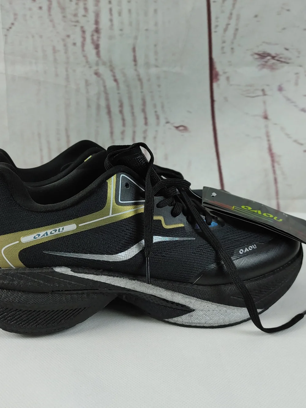 OAOU Women's Black Athletic Sneakers with Iridescent Accents Size 9.5